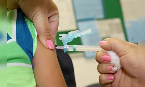 Fim da gotinha: PR passa a adotar vacina injetável contra a pólio