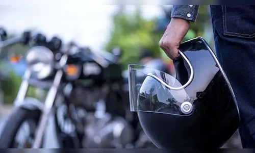 PM apreende moto após perseguição em Apucarana