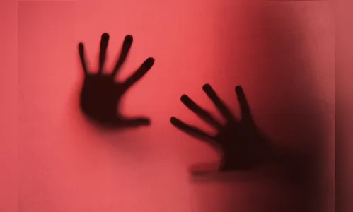 Filho bate na mãe e danifica carro do pai exigindo dinheiro para droga