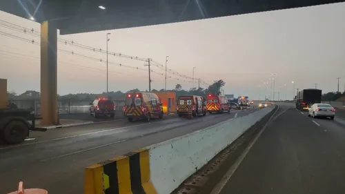 Acidente entre carro e caminhão na BR-277 deixa cinco feridos no PR