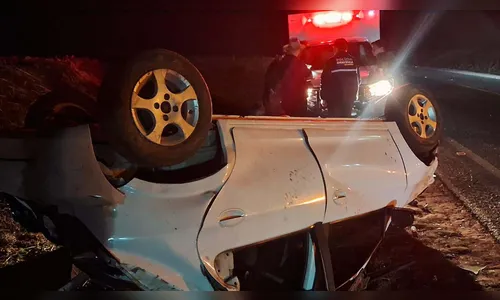 Capotamento em Faxinal deixa uma jovem morta e quatro feridos