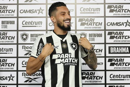 Alex Telles vai estrear conta o Corinthians