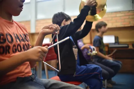 Apenas dois em cada dez alunos têm aulas no período integral na rede p