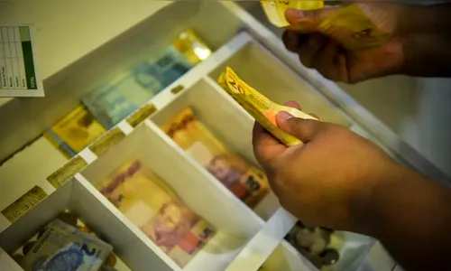 Brasileiros ainda não sacaram R$ 8,56 bi de valores 