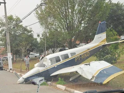 Avião sofre queda em SP