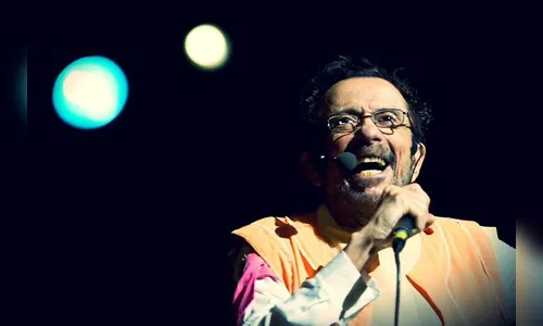 Tom Zé é internado em hospital após sofrer queda em casa