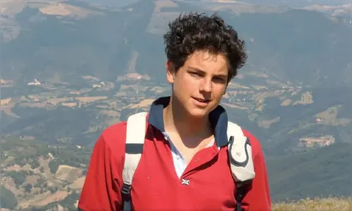 Santo da internet: relíquias de Carlo Acutis são exibidas em Curitiba