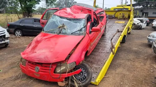 Carro capotou na PR-218 em Arapongas