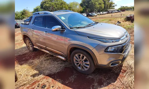 Fiat Toro com quase R$ 25 mil em dívidas é apreendida em Arapongas