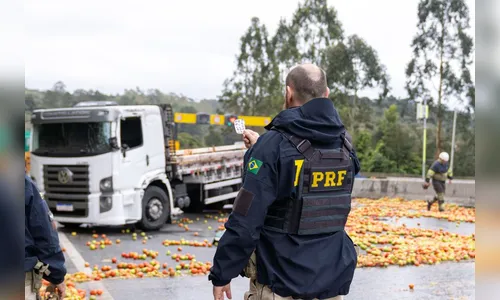 PRF encontra “rebites” na cabine de caminhão tombado na BR-376