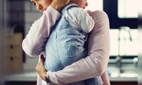 Marido joga esposa no chão e filha do casal também fica ferida