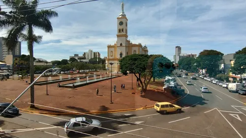 Céu limpo com sol predominante