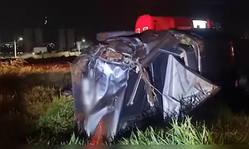 Colisão entre Amarok e Corolla deixa uma pessoa ferida na BR-467