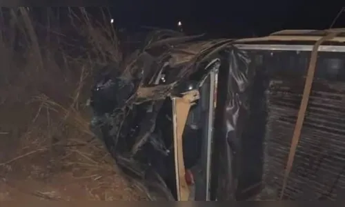 Criança de 4 anos morre em acidente após caminhonete capotar na BR-435