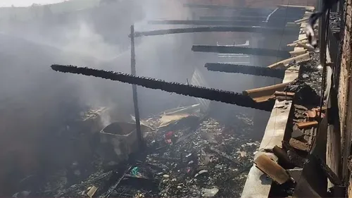 Criança estava sozinha em casa quando incêndio começou