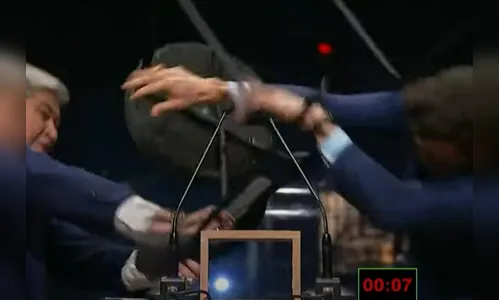 Datena agride Marçal com uma cadeira após ser provocado em debate