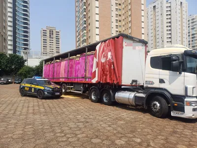 Em uma contagem preliminar, aproximadamente 400 mil maços