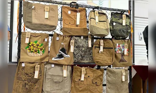 Detentas transformam fardas sem uso em produtos sustentáveis