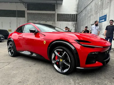 Ferrari com valor estimado em aproximadamente R$ 7 milhões