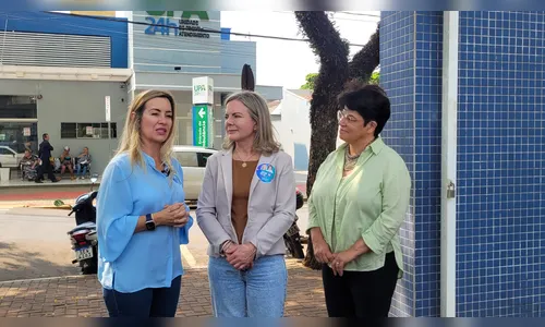 Gleisi Hoffmann grava programa de TV em Apucarana para Jane Reis