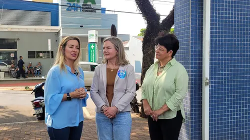 Gleisi Hoffmann durante a gravação ao lado das candidatas Jane Reis e Ana Paula Nazarko