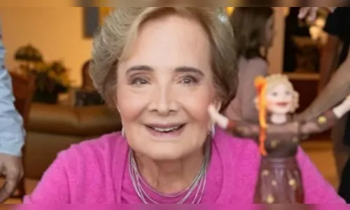 Lembrancinha do aniversário de Gloria Menezes rouba a cena