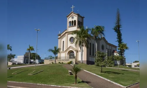 Amigos pedem ajuda da PM após jovem de 19 anos ser esfaqueado na rua