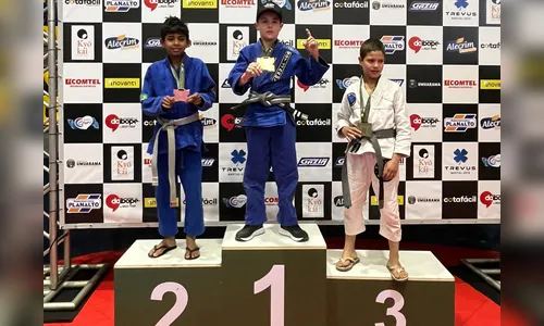 Apucaranense de 10 anos vence torneio de jiu-jítsu da Polícia Militar