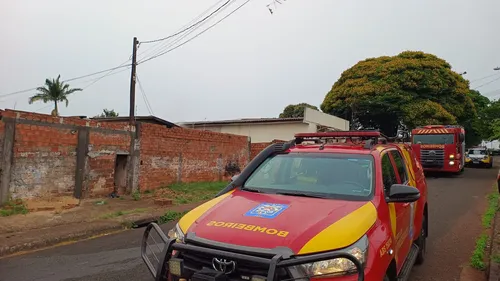 O Corpo de Bombeiros foi acionado e combateu as chamas