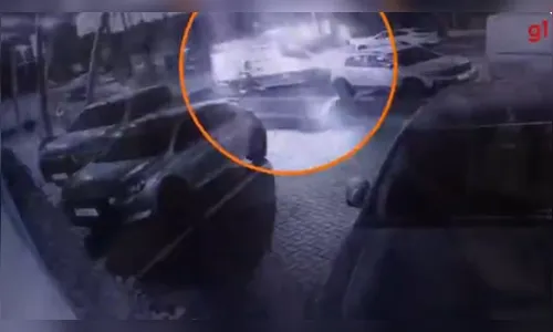 Homem recusa atendimento do Samu e foge com ambulância; veja flagrante