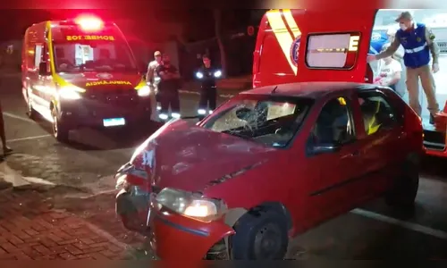 Carro atinge fachada de loja e deixa quatro feridos no Paraná