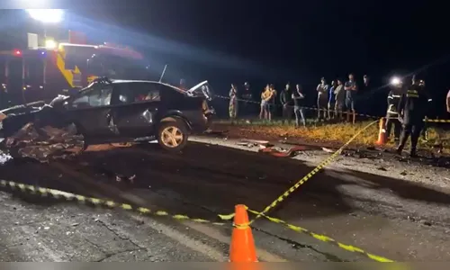 Colisão frontal na PR-182 deixa dois mortos e quatro pessoas feridas