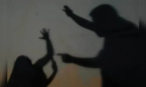 Homem descumpre medida protetiva e ameaça ex-mulher em Apucarana