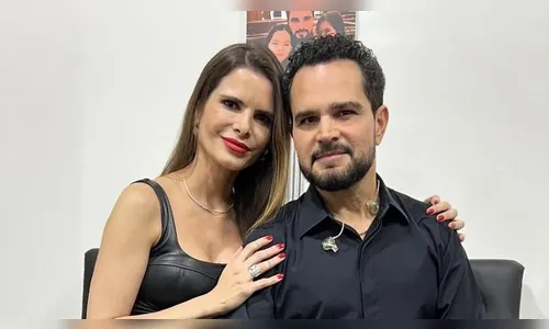 O cantor disse que foi tocado pela devoção da esposa e, por isso, passou a ter vontade de estar mais conectado à fé