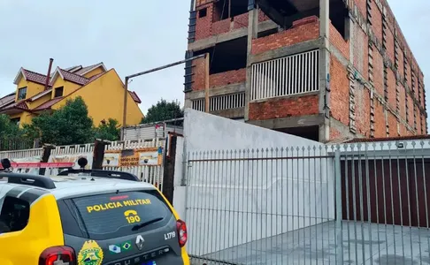 O empresário chegou pela manhã para dar uma olhada na obra