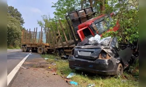 Cinco da mesma família morrem em acidente entre carro e caminhão