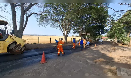Acesso a “Caixa São Pedro” recebe nova camada asfáltica em Apucarana