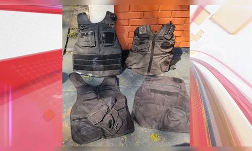 PM encontra coletes a prova de balas em terreno baldio no 'Colonial'