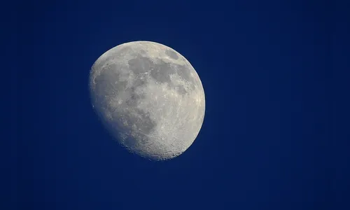 Superlua e eclipse parcial acontecem juntos nesta terça (17)