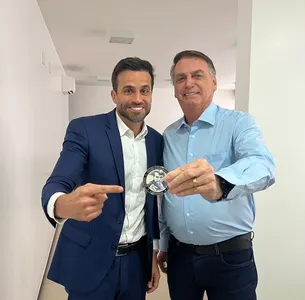 Pablo Marçal compara cadeirada