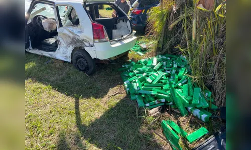 Carro carregado com mais de 300 kg de maconha atropela e mata jovem