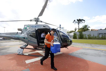 Sistema Estadual de Transplantes (SET/PR) é composto pela Central Estadual de Transplantes (CET/PR), localizada em Curitiba, que coordena as atividades de doação e transplantes em todo o Estado