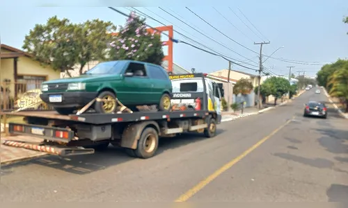 Briga de trânsito termina com motorista de Fiat Uno preso em Apucarana