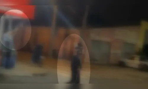 Homem joga pedras em veículos e é morto com tiro na cabeça