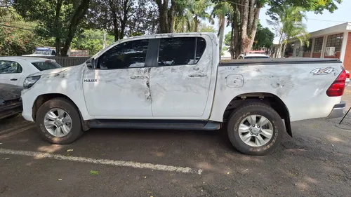 Toyota Hilux foi encontrada no Parque da Raposa