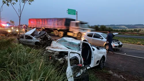 Tripla colisão na BR-376 ocorreu no final da tarde desta sexta-feira