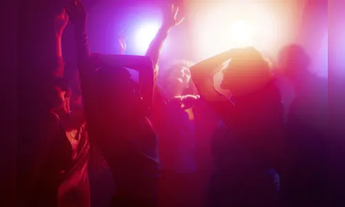 Dupla contrata garotas de programa, não paga e PM é chamada