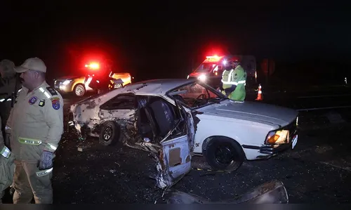 Mulher e criança morrem em grave acidente na PR-151