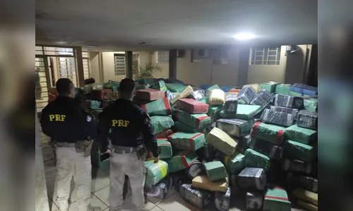 Maior apreensão do ano: PRF encontra 14 toneladas de maconha em bitrem