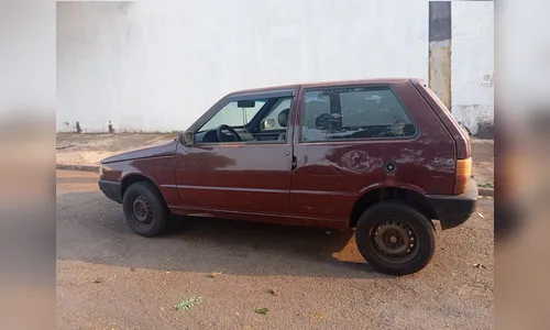 GM recupera Fiat Uno furtado após baliza errada em rua de Arapongas
